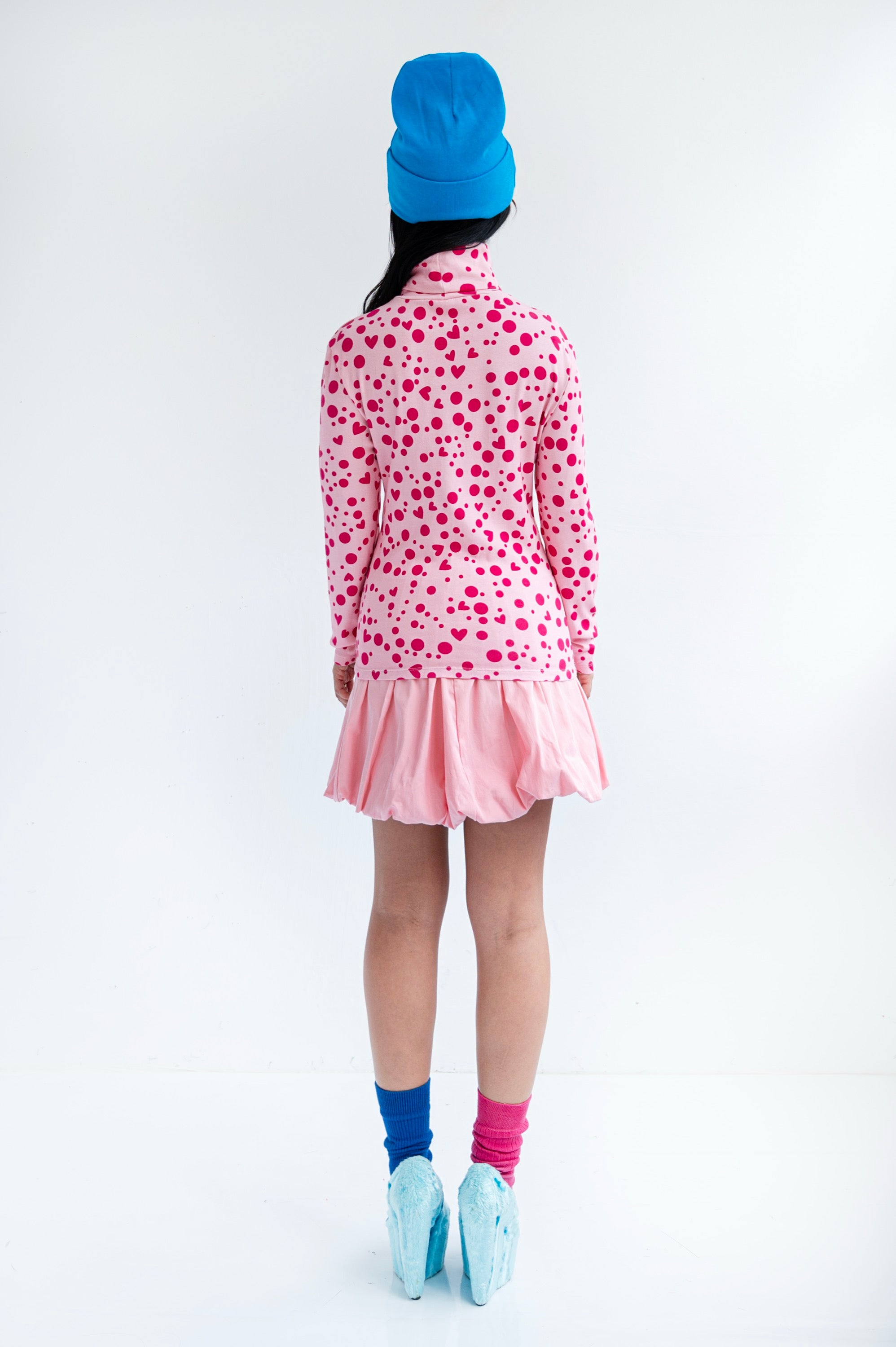 CAMISETA CUELLO ALTO TOPOS Y CORAZONES