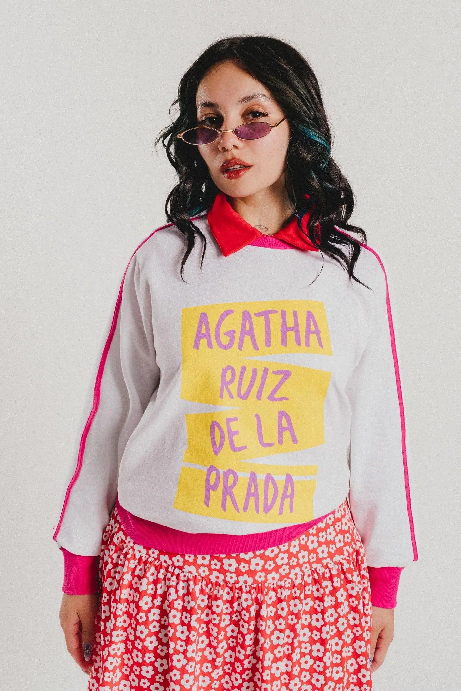 Sudadera blanca con ribete fucsia y estampado amarillo con letras multicolor
