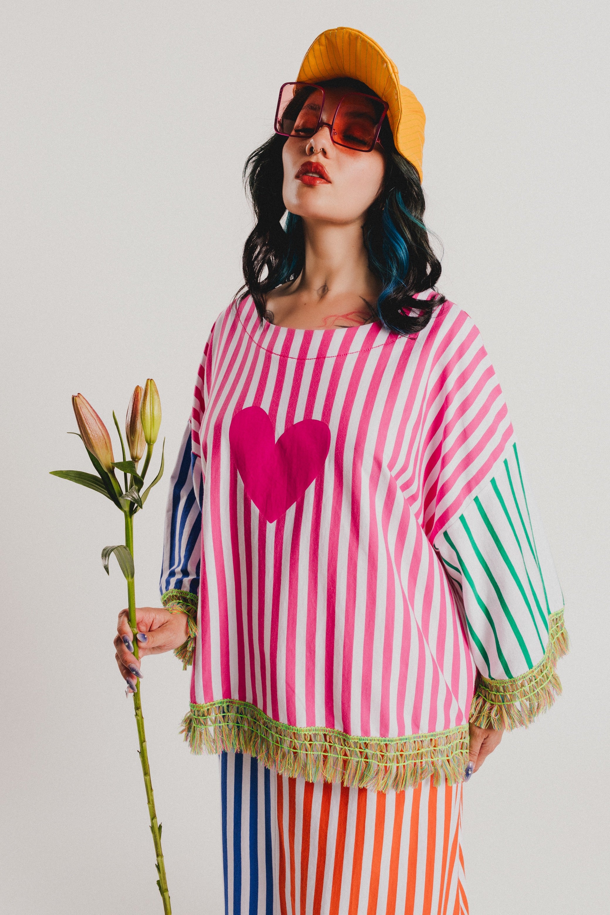 CAMISETA RAYAS COLORES CORAZON