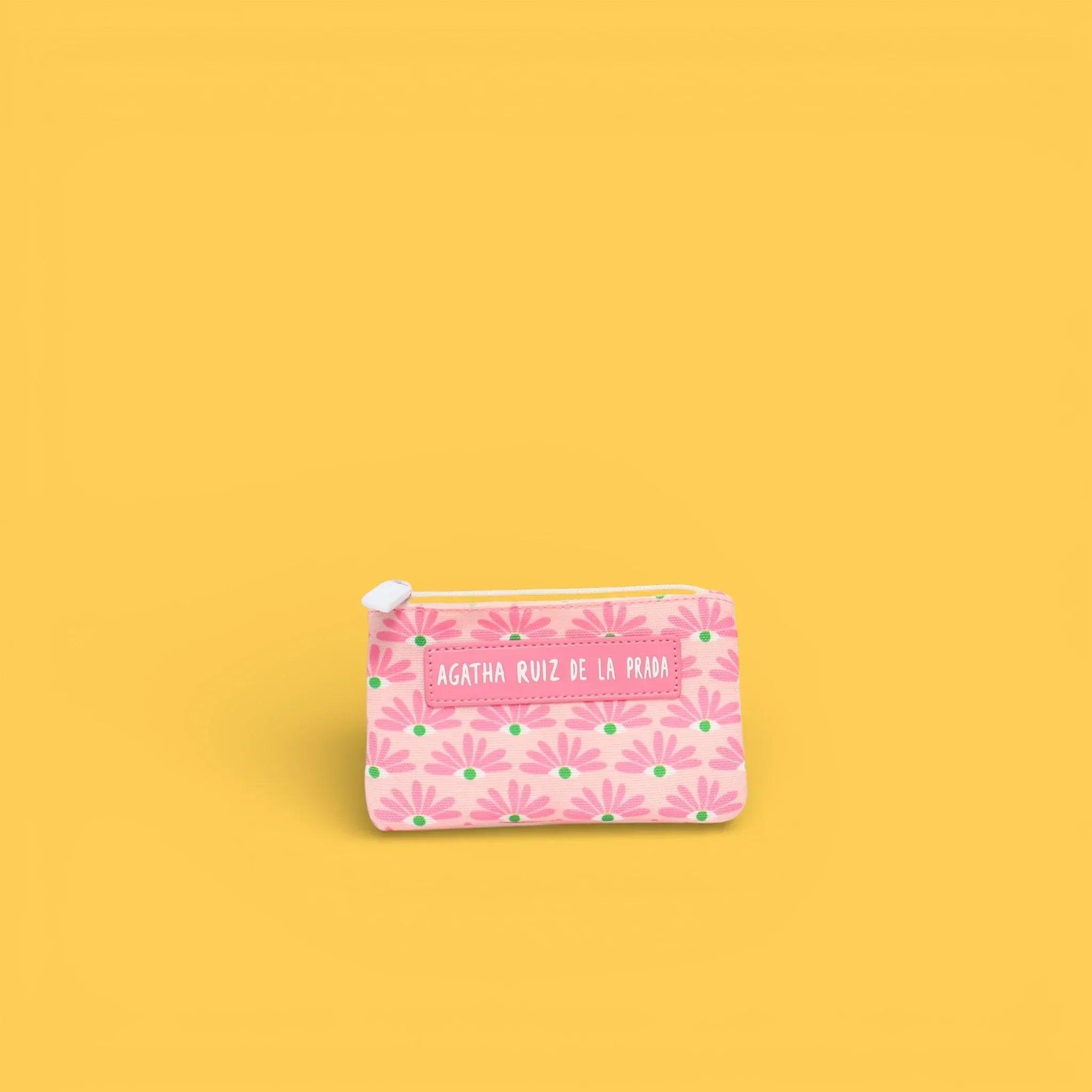 Monedero estampado rosa con cremallera y motivo de flores.