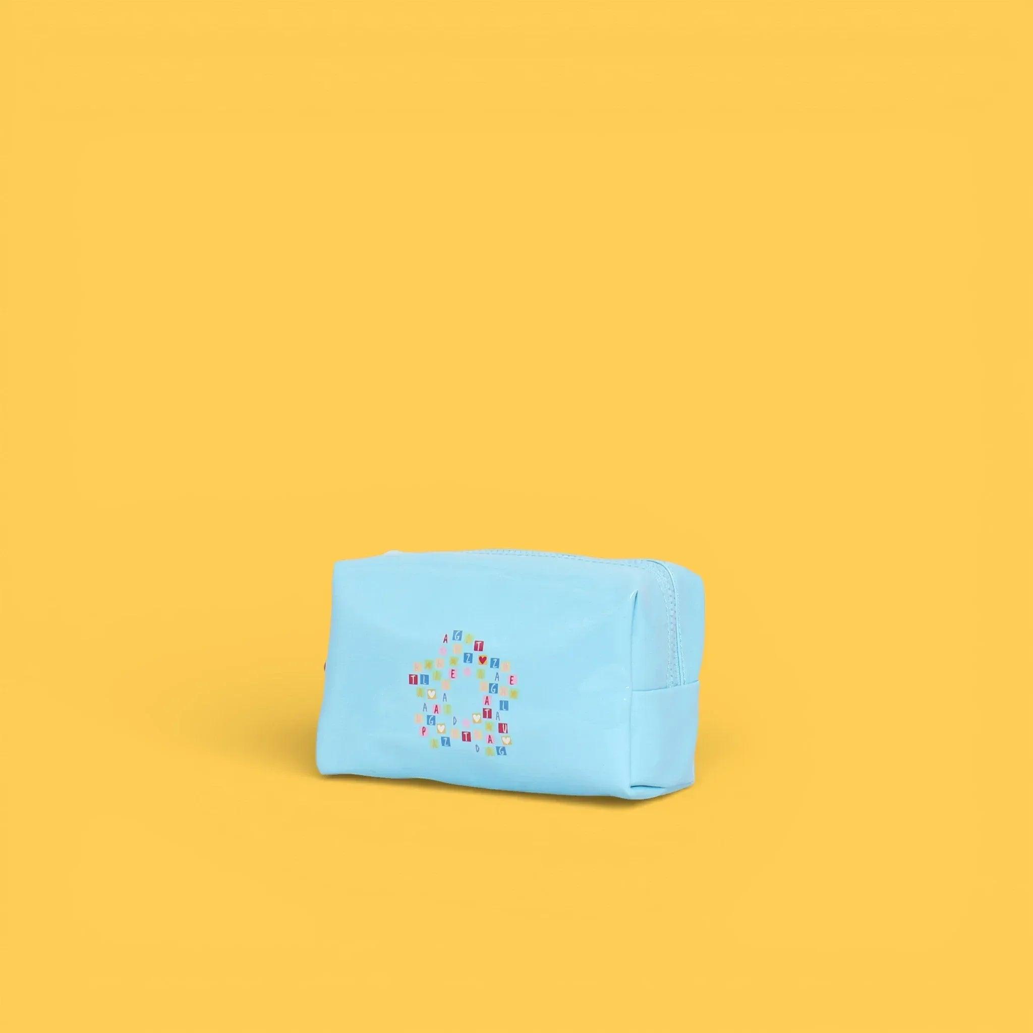 NECESER LOGO CELESTE - Agatha Ruiz de la Prada