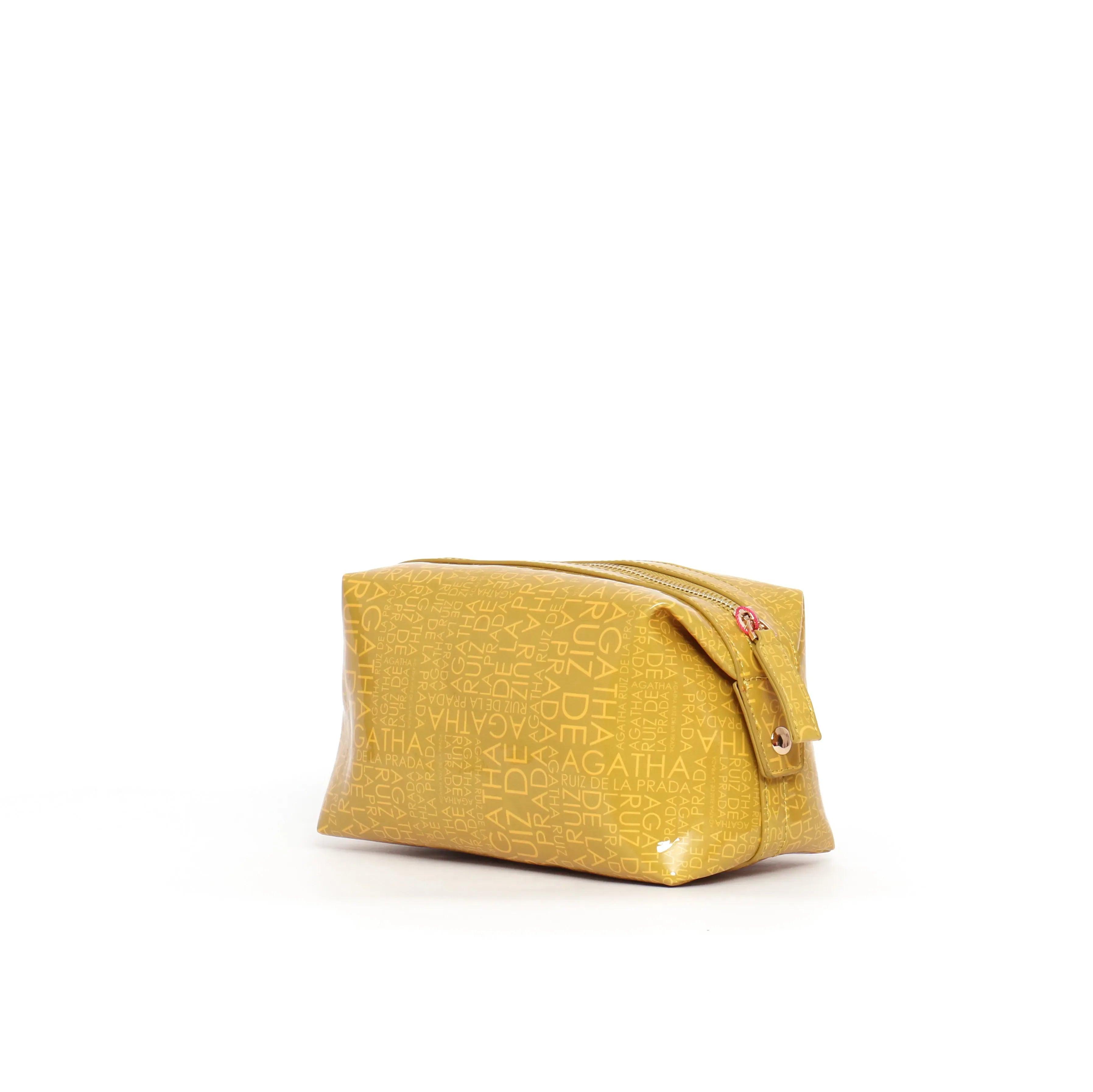 Neceser amarillo con logo Agatha Ruiz de la Prada y solapa con botón lateral