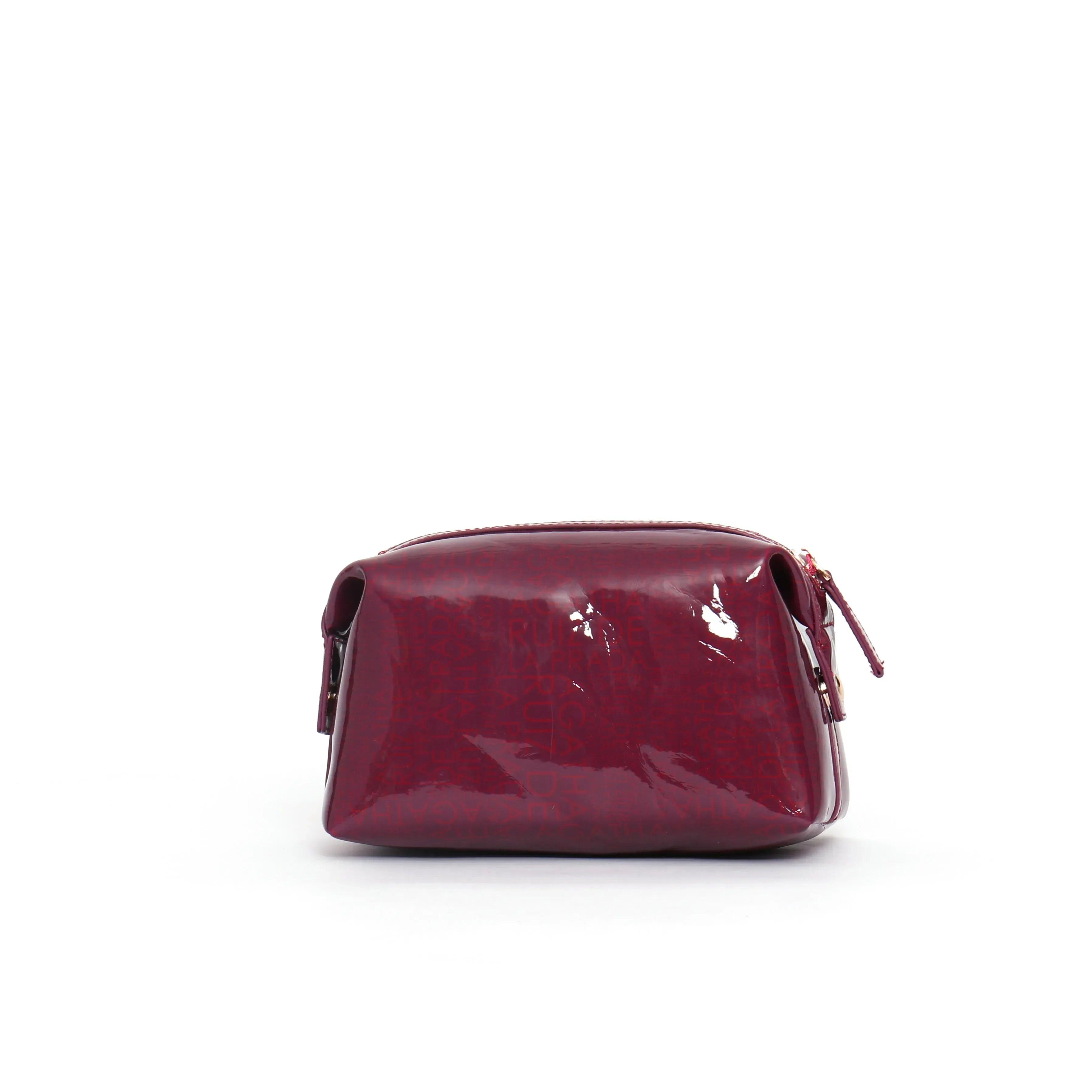 Neceser Agatha Ruiz de la Prada morado brillante, panel frontal con cremallera y tiradores