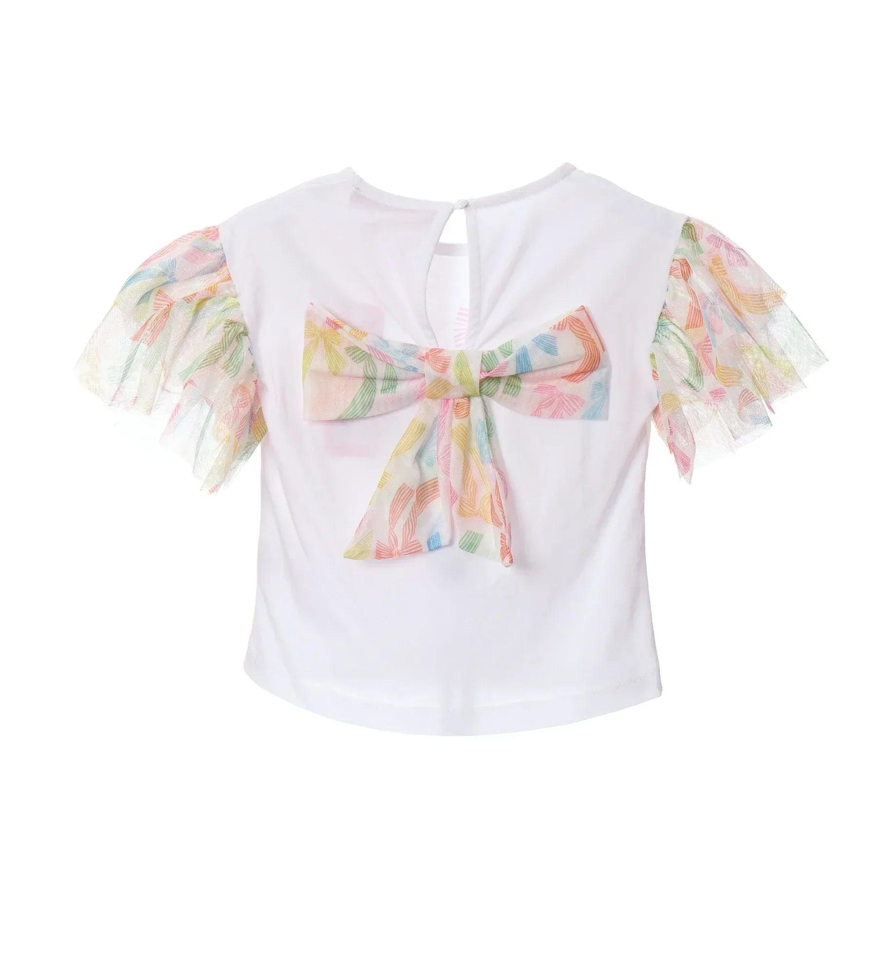 Camiseta blanca con mangas de tul y gran lazo multicolor en la espalda