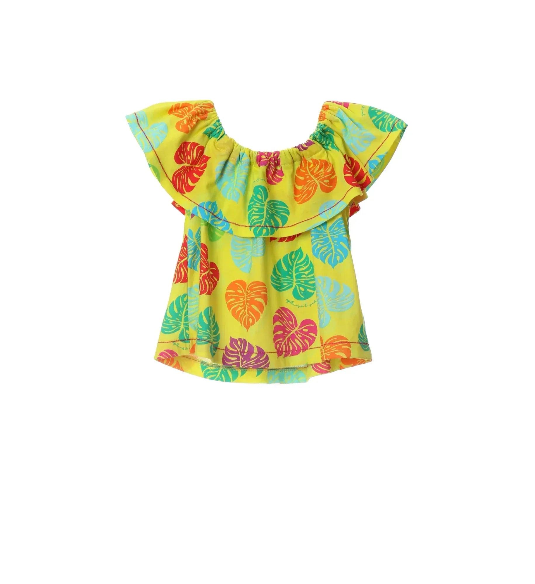 Camiseta amarilla estampada tropical con escote amplio y volantes en los hombros