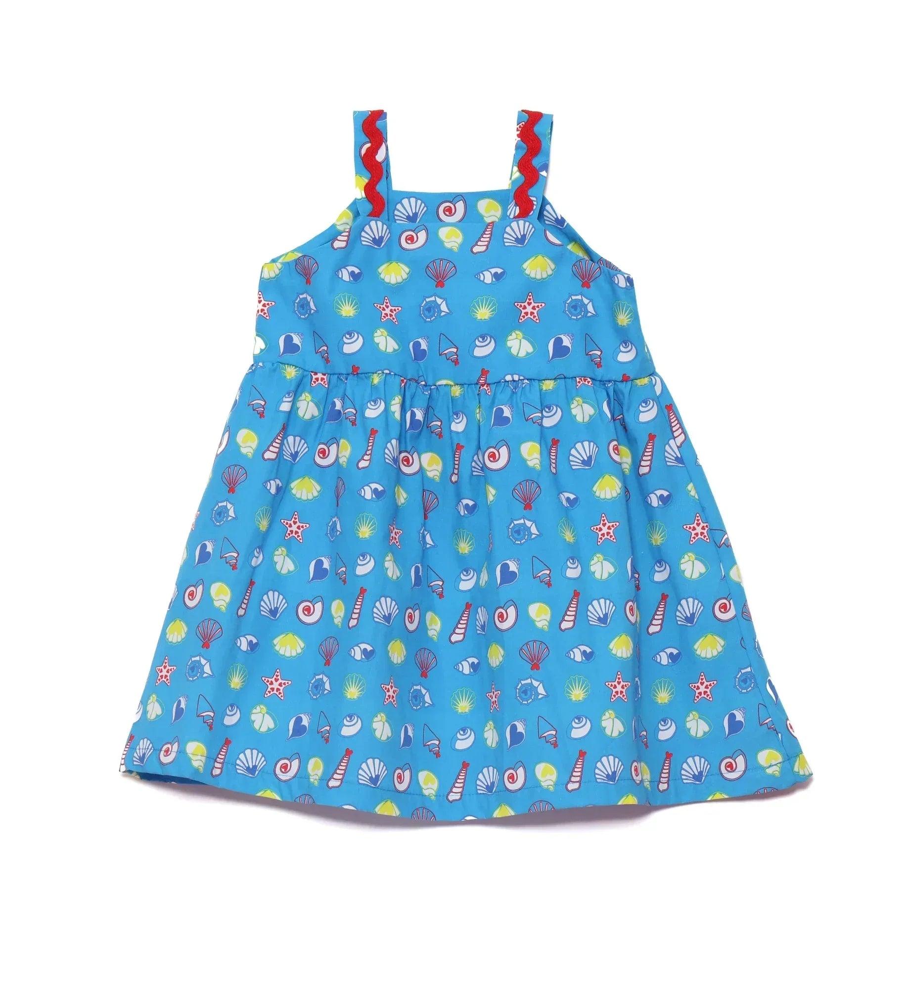 Vestido de tirantes azul con estampado de mar y falda acampanada con frunces