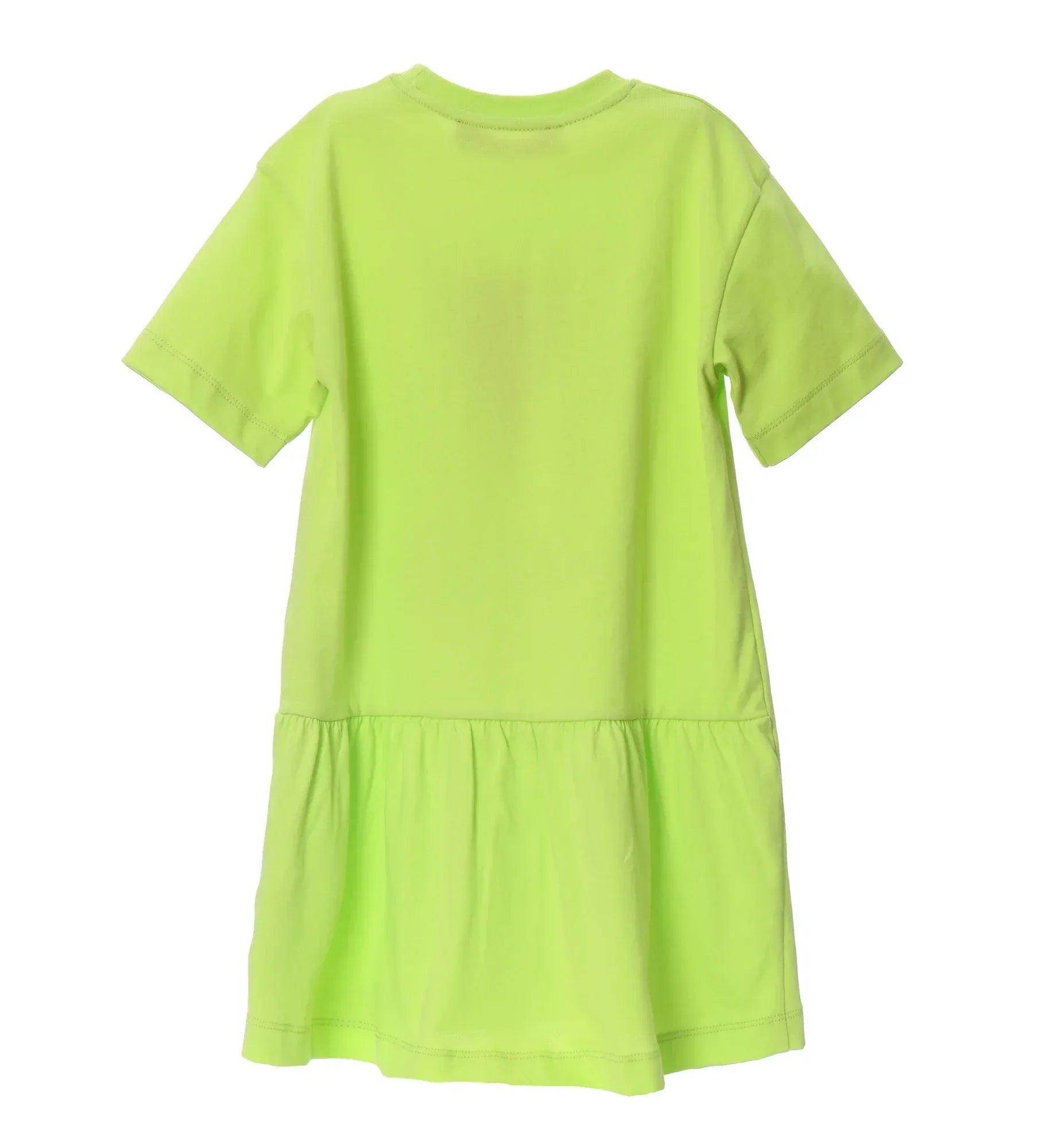 Vestido verde de manga corta con vuelo en la falda