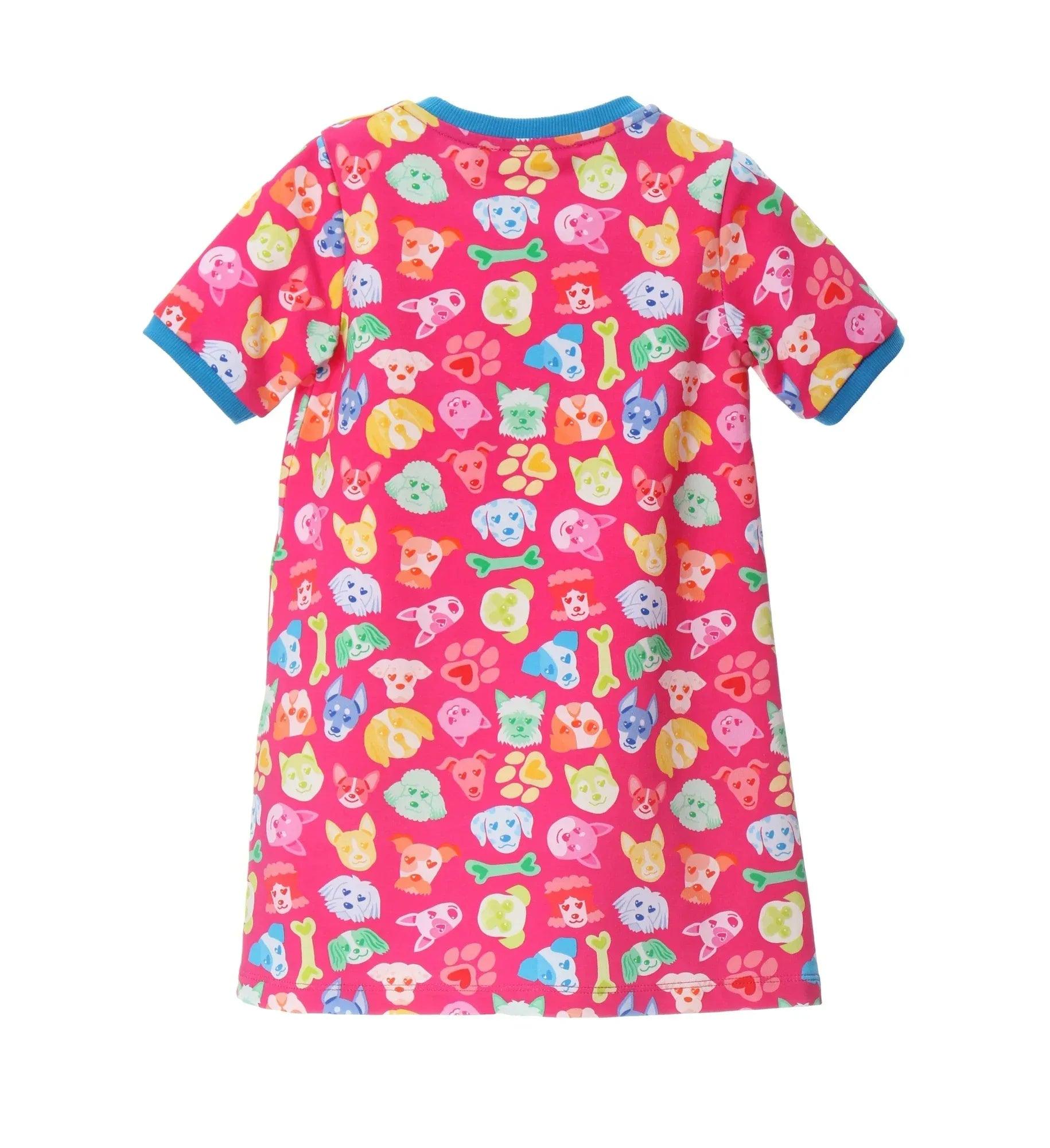 Vestido fucsia estampado de perritos multicolor con mangas cortas y ribete azul