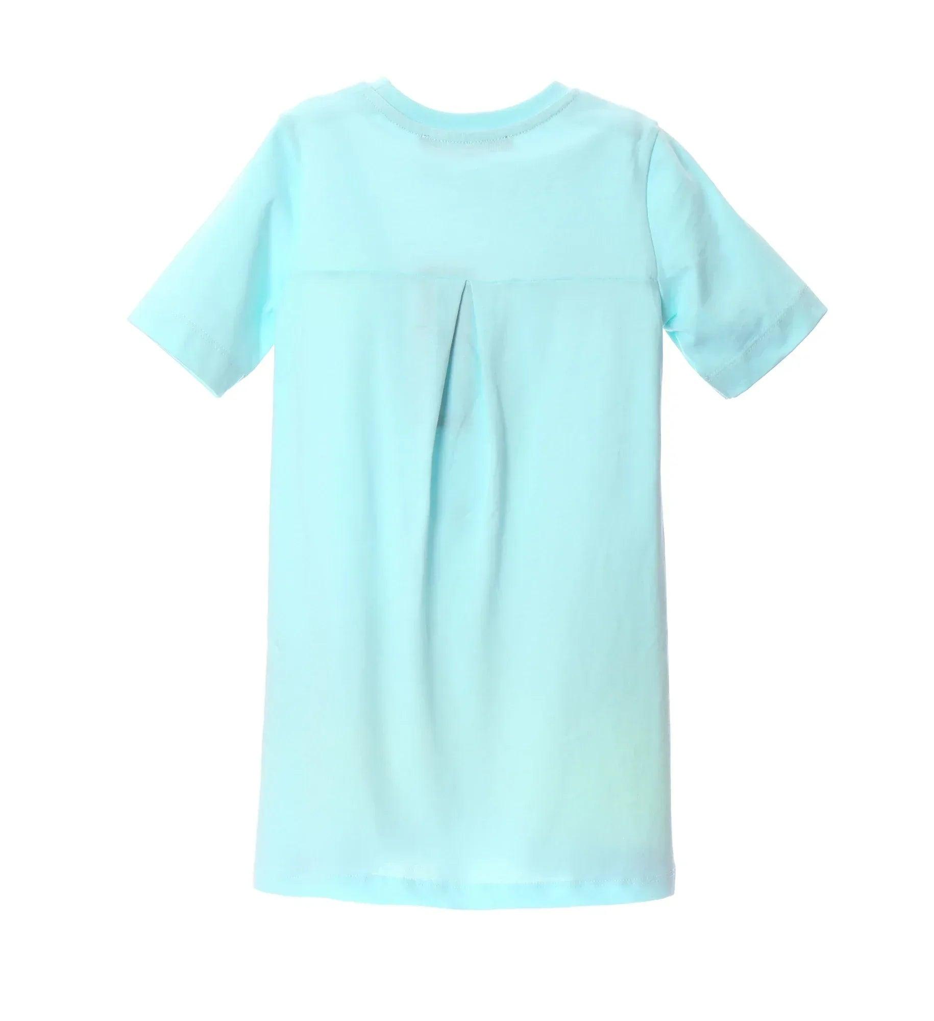 Vestido azul claro liso con cuello redondo y manga corta