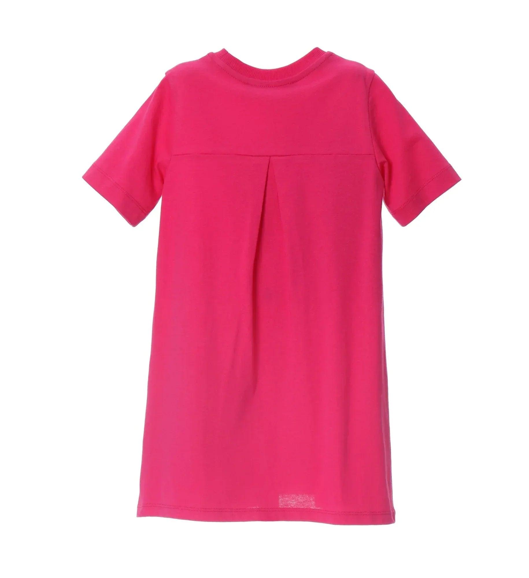 Vestido fucsia de manga corta con pliegues en el centro delantero