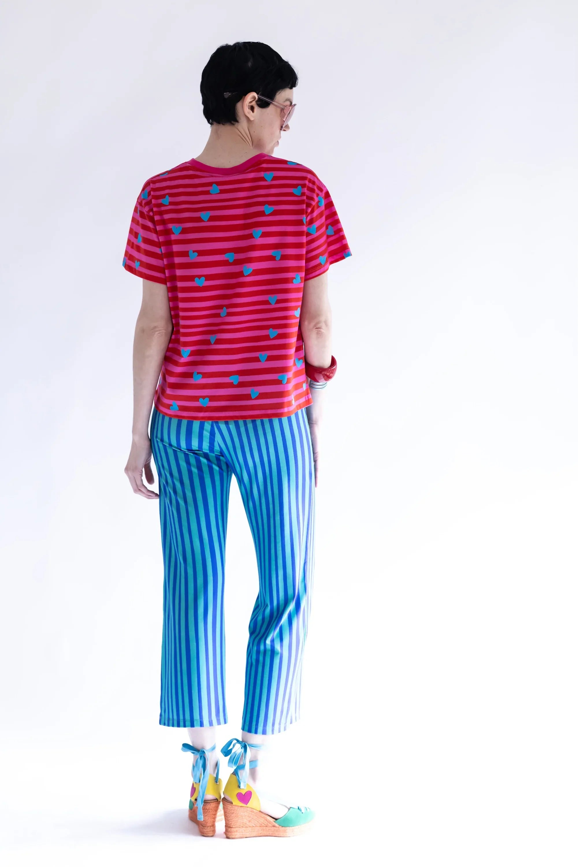Pantalón a rayas turquesa y azul, vista trasera, cintura elástica