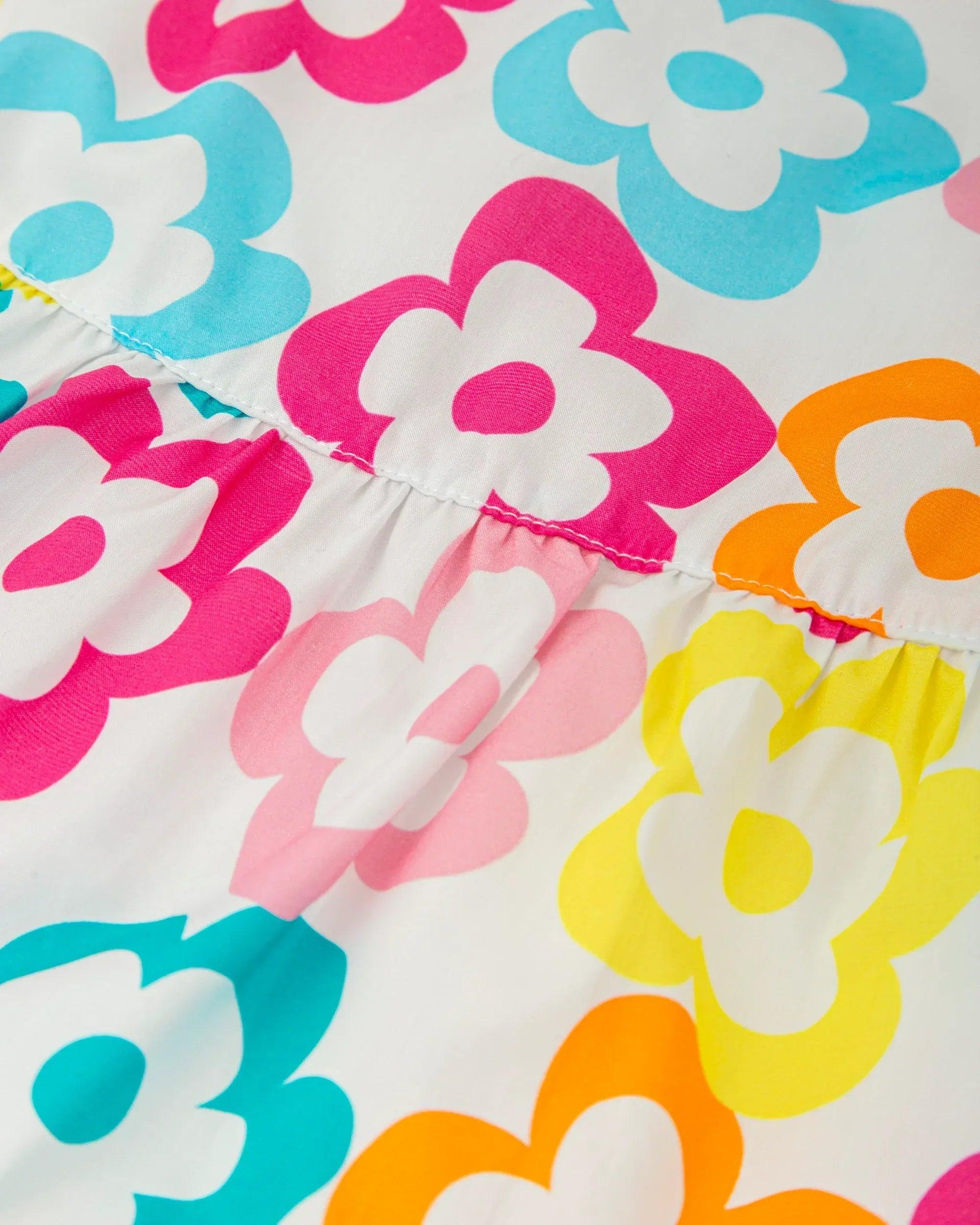 Pelele estampado floral multicolor, vista de tela y costuras fruncidas