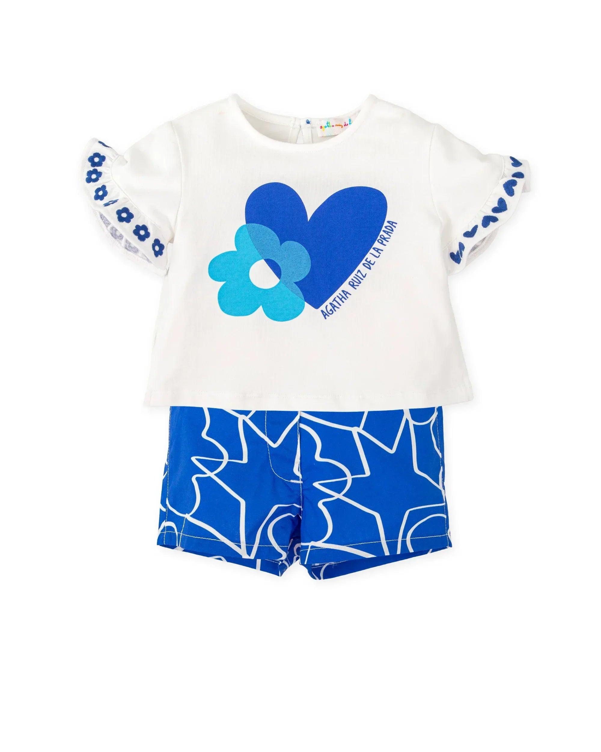 Conjunto de camiseta blanca con estampado azul y shorts azules con dibujo