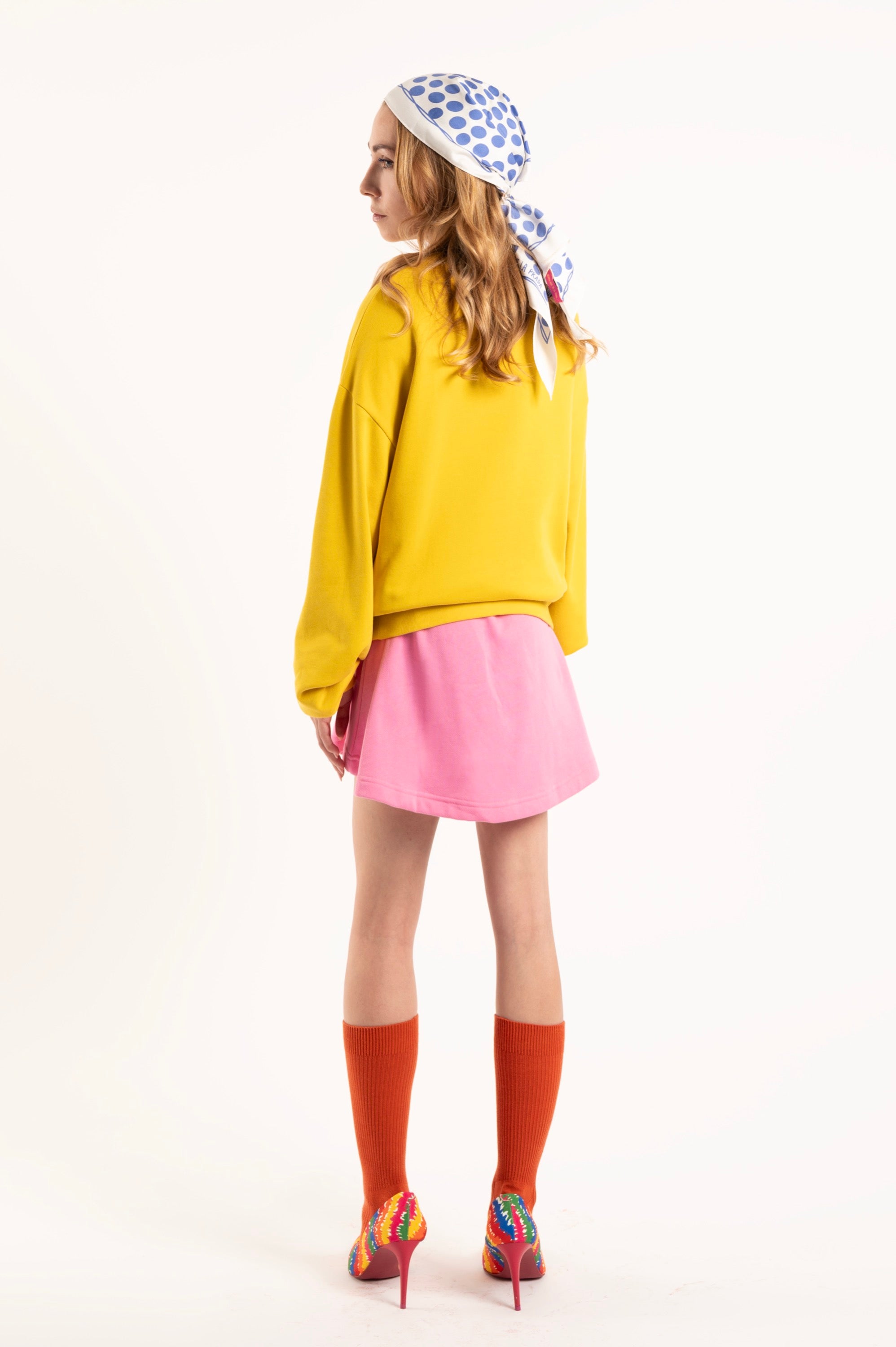 Sweat femme moutarde fleur fuchsia