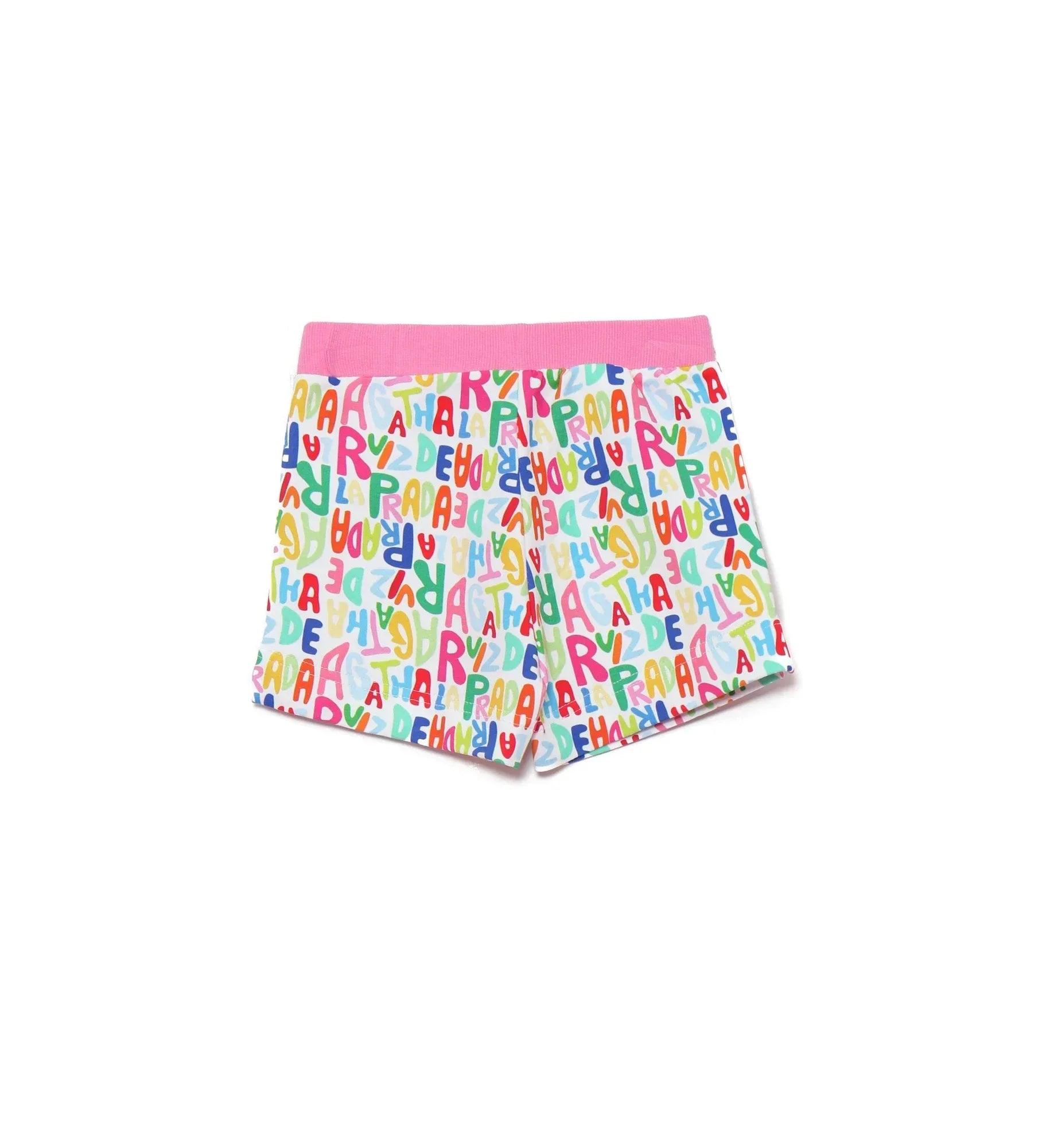 Shorts con patrón de letras multicolor y pretina rosa