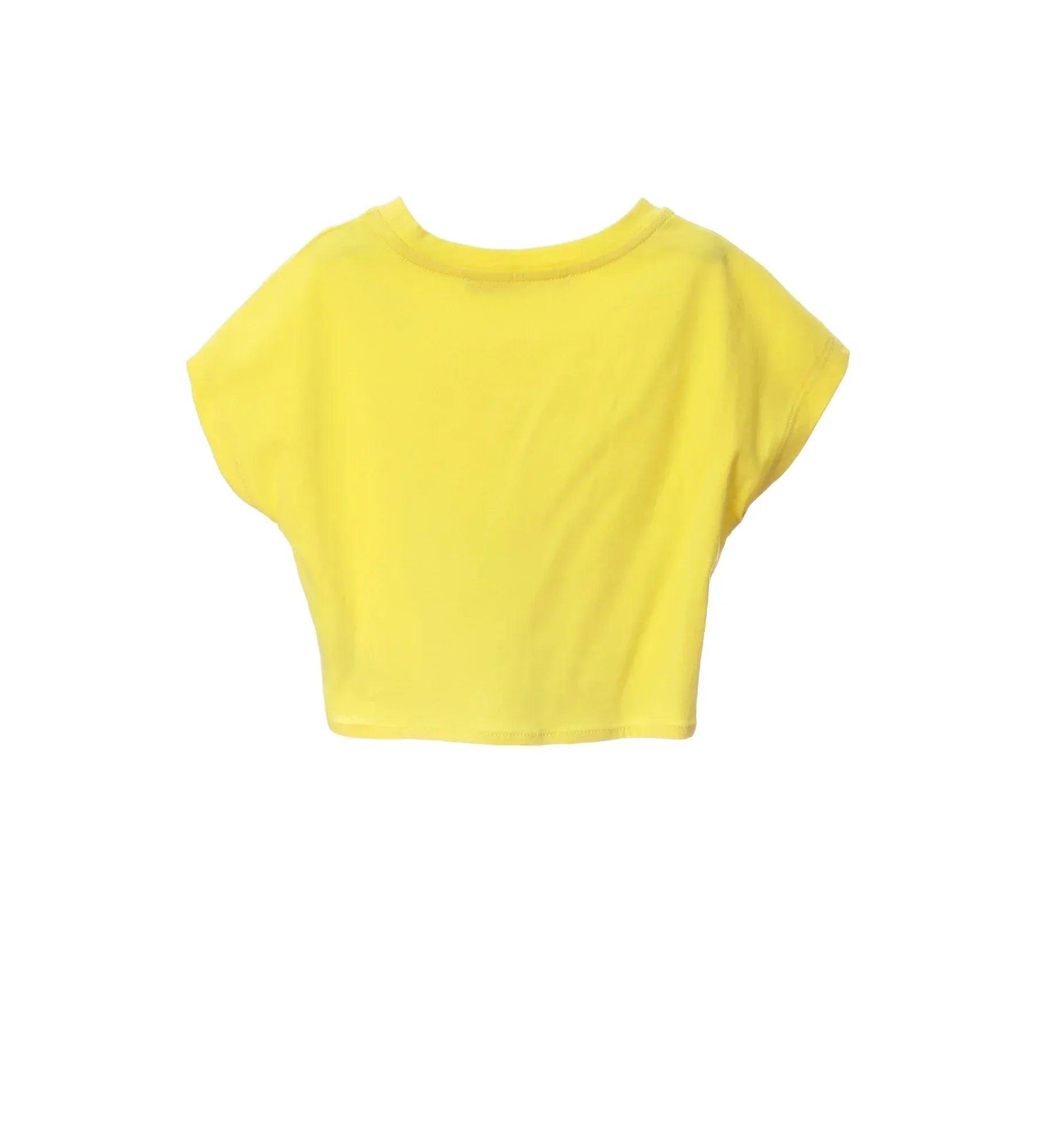 Camiseta amarilla corta de manga corta con cuello redondo, sin estampado visible