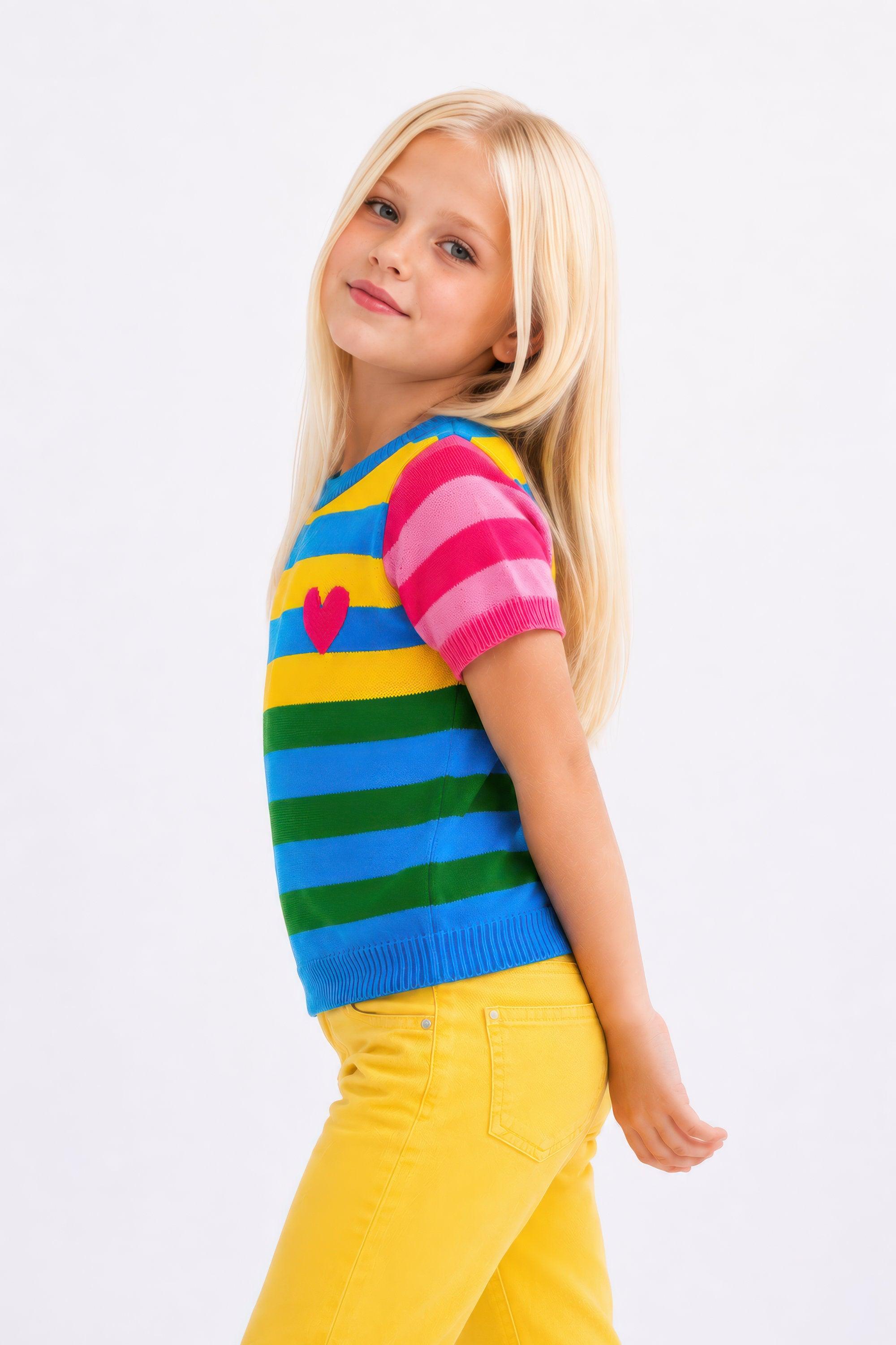 Jersey de rayas multicolor con cuello azul y manga corta